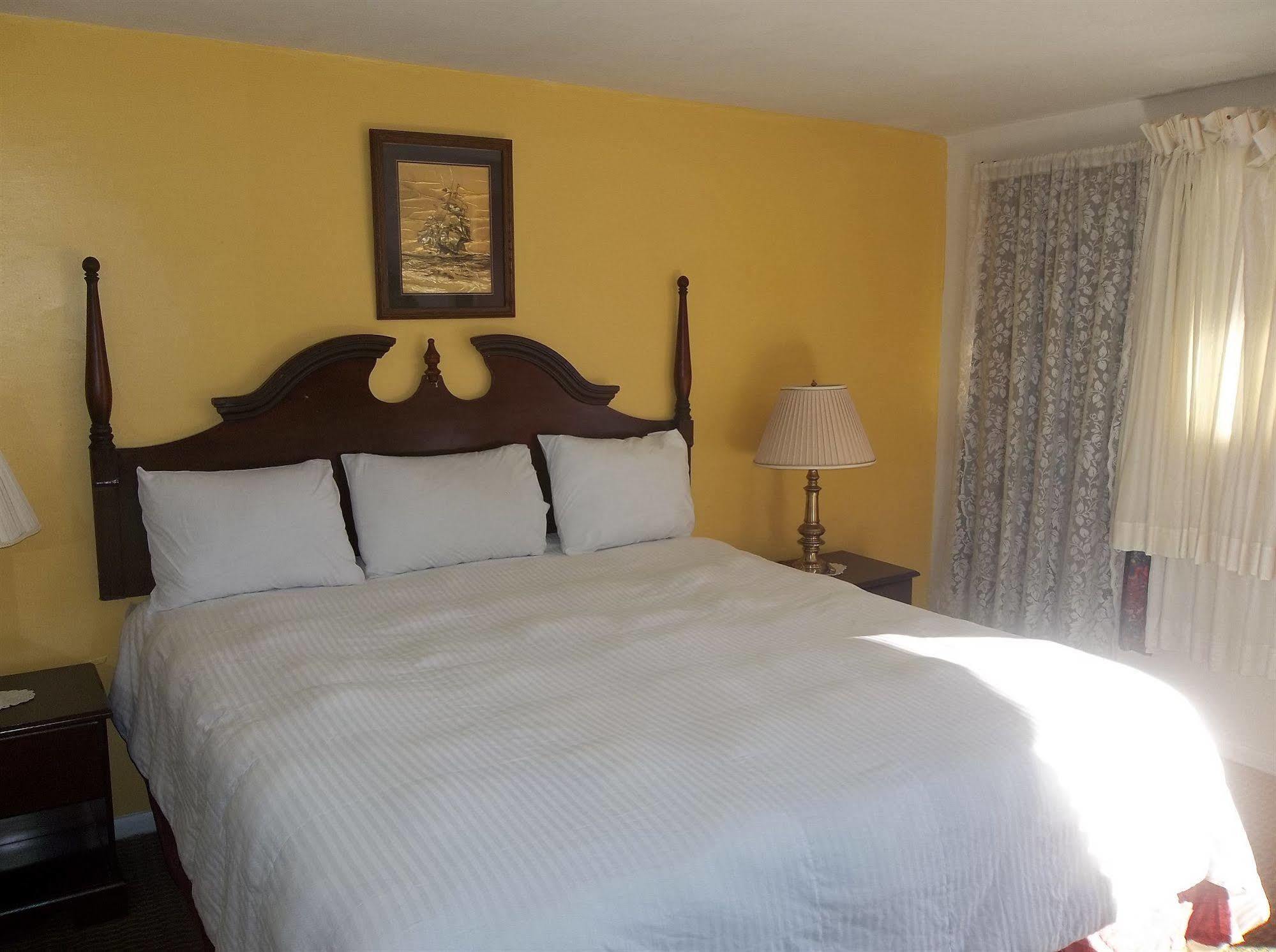 Catalina Airport Motel Avon Bagian luar foto